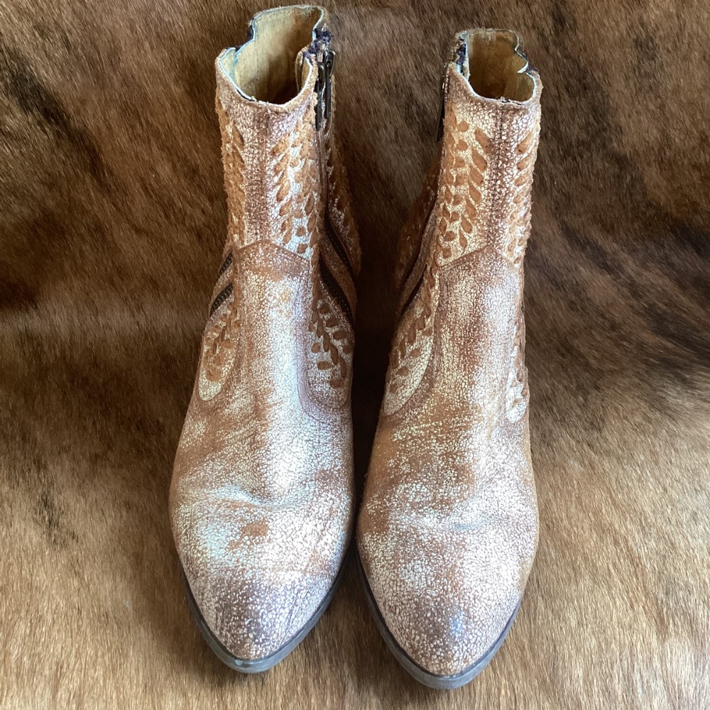 Circle G By Corral Outstanding Leather Weave Double Zipp Crackle Leather Bootie - Picture 4 of 12